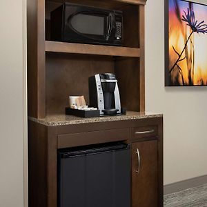One-Bedroom King Suite Hearing accessible